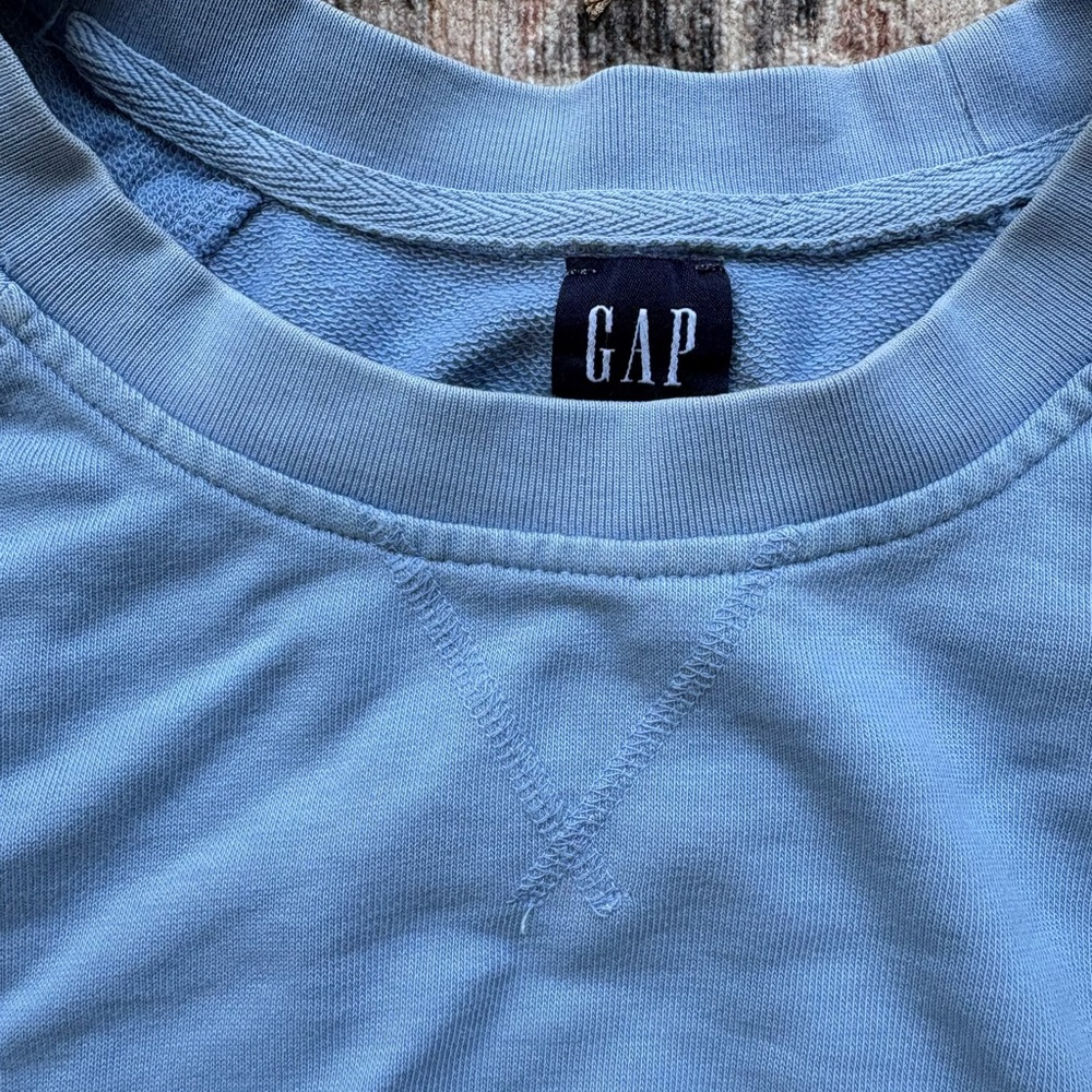 GAP Wedge Crewneck Sweatshirt - Picture 2 of 2
